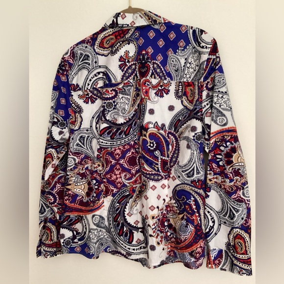 233. CHICO’S Women Tops WRINKLE RESISTANT Size 2 - Picture 2 of 4